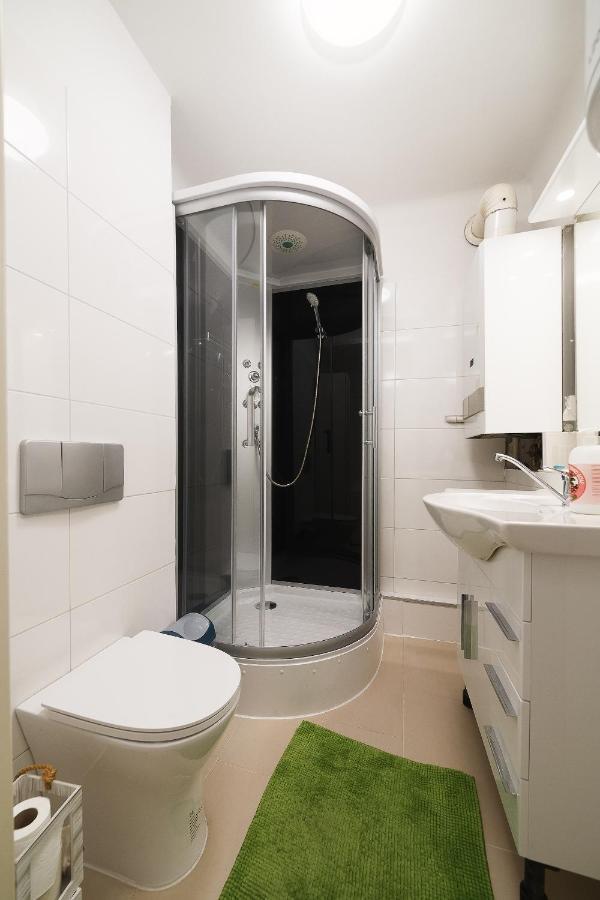 Brand-new On Shopping Street In Schoenbrunn With Lift Access Apartment Wien